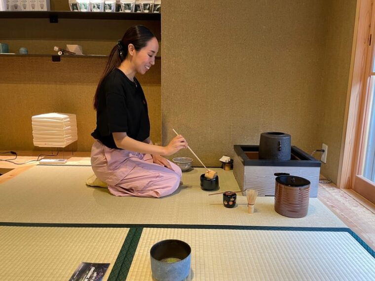 tea-ceremony-experience-in-a-private-tea-room-in-shibuya