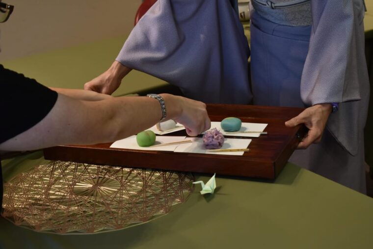 tea-ceremony-experience-near-atomic-bomb-dome
