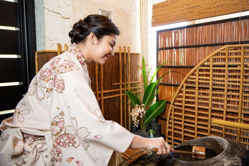 tea-ceremony-experience-with-simple-kimono-in-okinawa-2