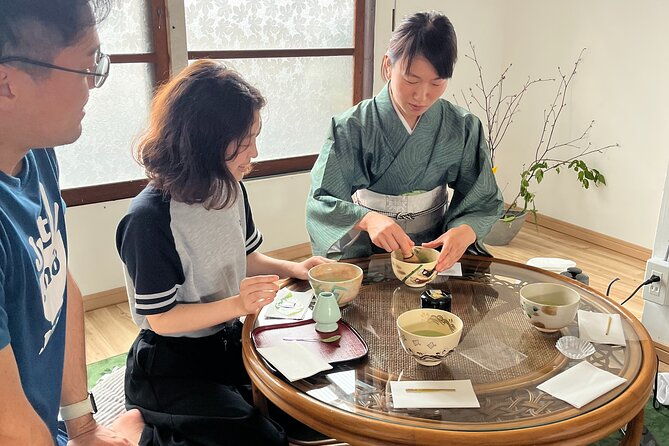 tea-ceremony-in-a-century-old-japanese-town-house