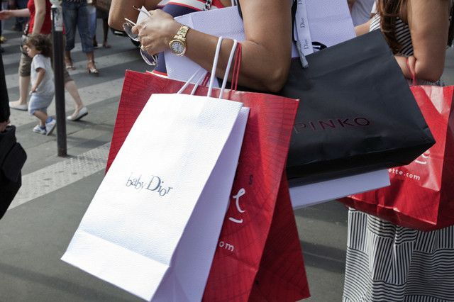 teen-shopping-tour-of-paris-2-30-hour-walking-tour