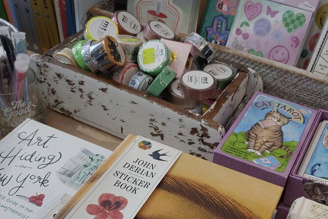 teen-young-adult-second-hand-shopping-day-in-new-york-city-2