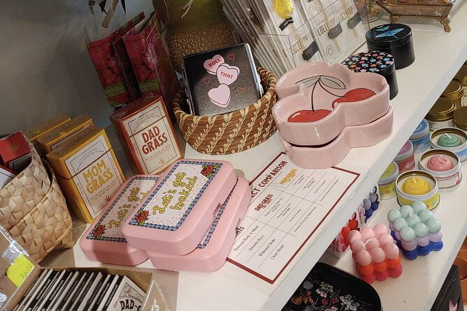 teen-young-adult-second-hand-shopping-day-in-new-york-city-2