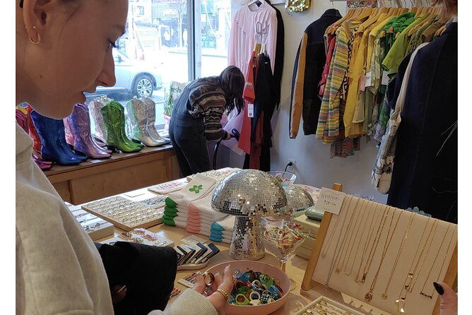 teen-young-adult-second-hand-shopping-day-in-new-york-city