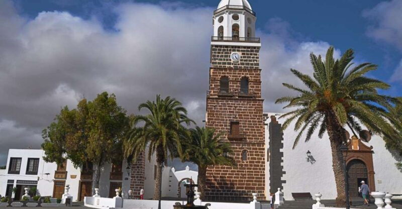 teguise-market-and-cesar-manrique-foundation-tour