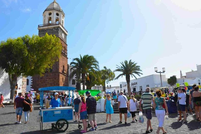 teguise-market-and-la-graciosa-island-tour
