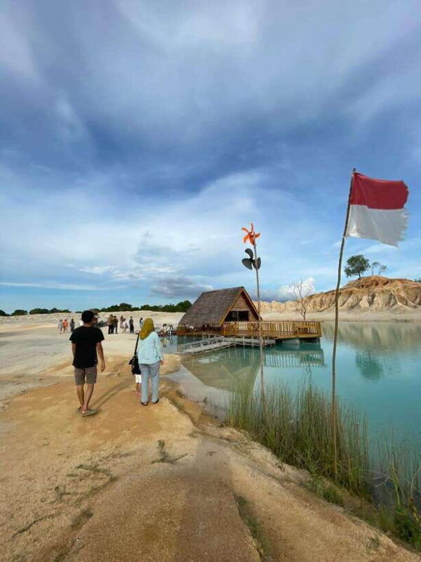 teluk-sebong-bintan-desert-and-blue-lake-trip