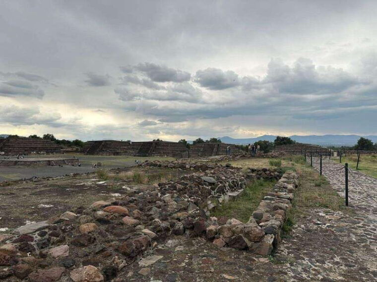 teotihuacan-vip-pyramids-and-tourist-zones-tour