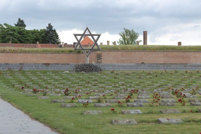 terezin-guided-tour-of-the-concentration-camp-and-museum