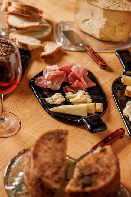 Testaccio: taste Lazio cheeses in an exclusive location - Exploring the Experience in Detail