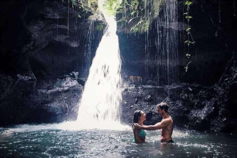 tetebatu-walk-on-rice-terrace-waterfall-include-luch