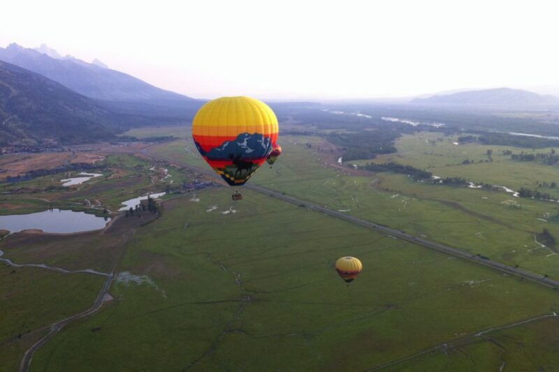 teton-village-grand-tetons-sunrise-hot-air-balloon-tour