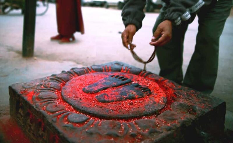 Thamel and Swayambhunath (Monkey Temple) Walking Tour - Group Size and Guide Quality