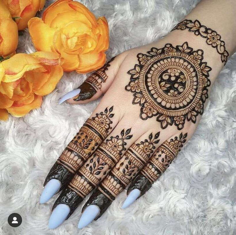 thamel-kathmandu-nepal-henna-art-with-medicinal-herbs