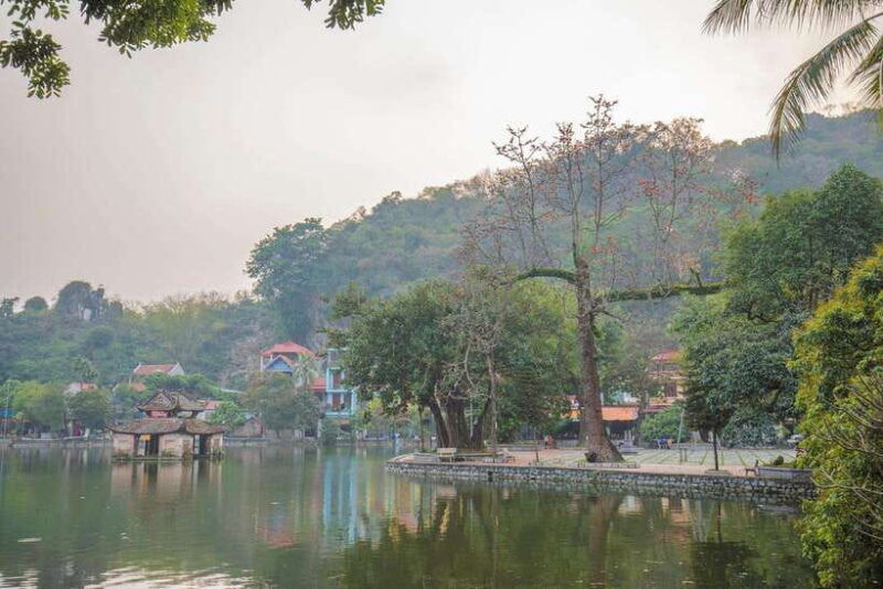 thay-pagoda-duong-lam-ancient-village-1-day-private-trip