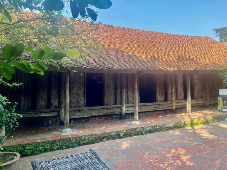 thay-pagoda-duong-lam-ancient-village-1-day-private-trip
