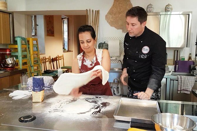The Art of Making Pizza-Cooking Class in Unique Location with Italian Pizzachef - Online Support and Video Course
