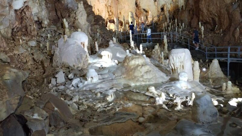 the-bears-cave-1-day-airconditioned-car-tour-from-oradea