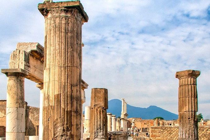 the-beauty-of-pompeii-with-a-private-expert-tour-guide-archaeologist