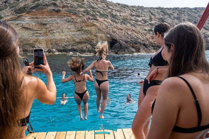 the-best-boat-party-mallorca-barca-samba