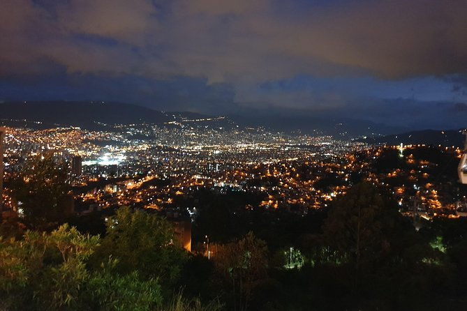 the-best-comuna-13-graffiti-tour-plaza-botero-and-cable-cars