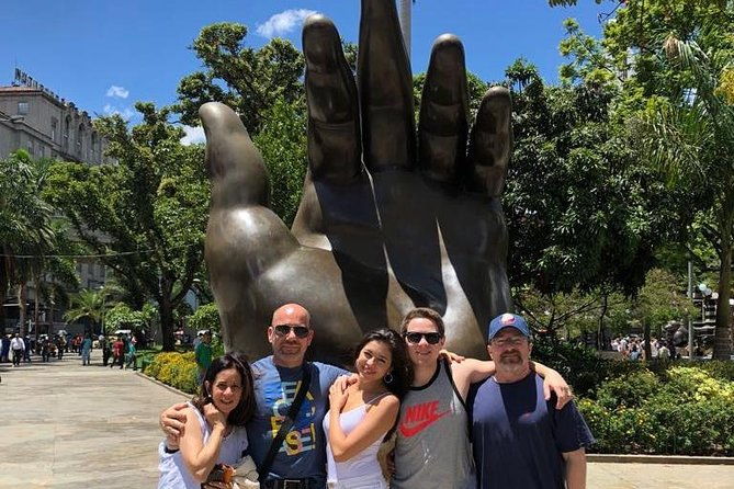 the-best-comuna-13-graffiti-tour-plaza-botero-and-cable-cars
