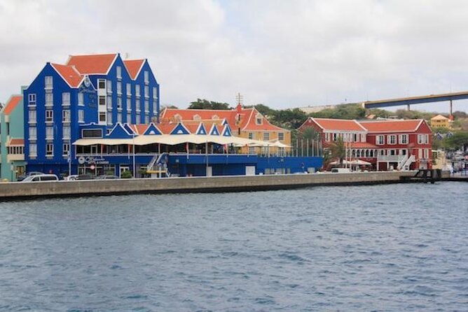 the-best-of-curacao-willemstad-city-tour-blue-curacao-tasting