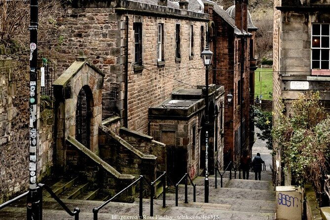 the-best-of-edinburgh-private-walking-tour-with-edinburgh-castle