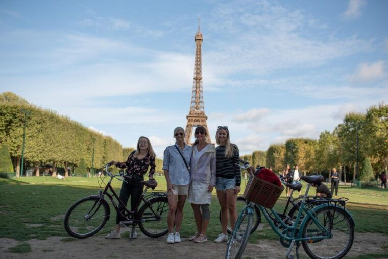 the-best-of-paris-small-group-bike-tour-like-a-local