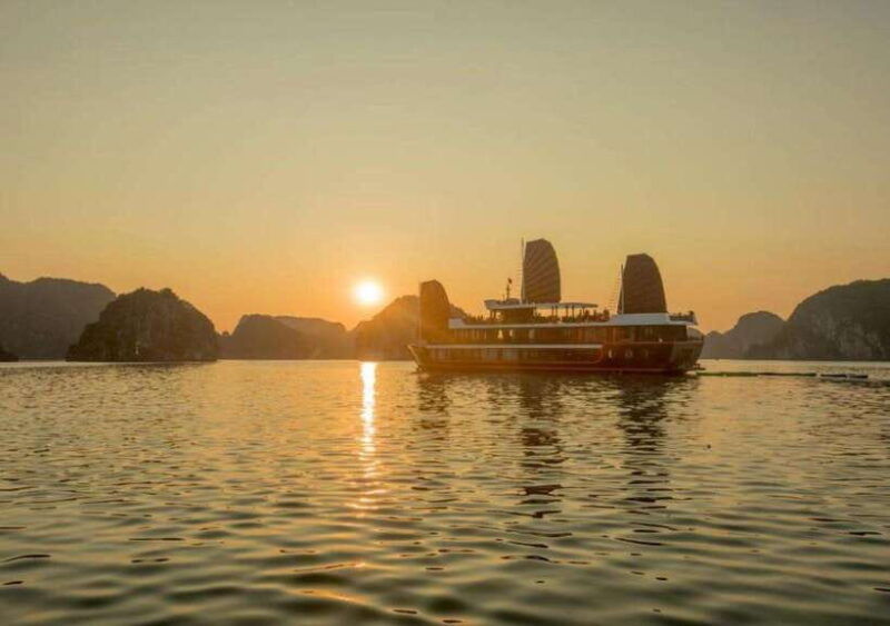 the-best-overnight-cruise-visit-lan-ha-bay-viet-hai-village