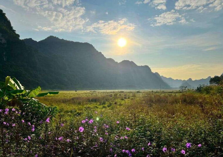 the-best-overnight-cruise-visit-lan-ha-bay-viet-hai-village