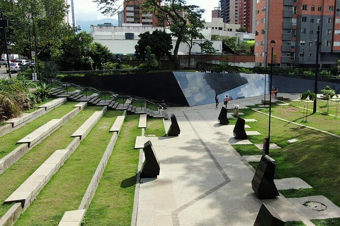 the-boss-pablo-escobar-life-and-history-private-tour-from-medellin