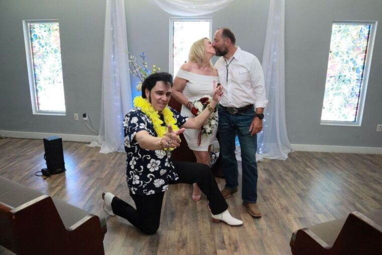 the-burnin-love-unique-ceremony