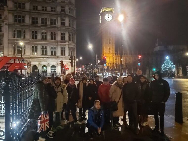 the-changing-of-the-guard-experience-with-thames-boat-ride