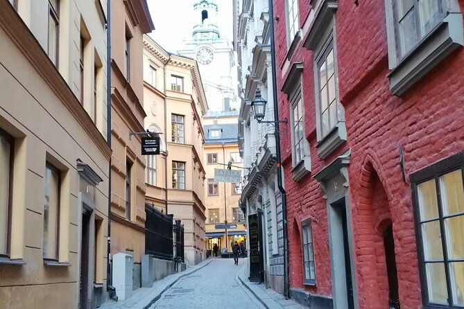 the-charms-of-stockholms-old-town-with-a-taste-of-vikings-mead