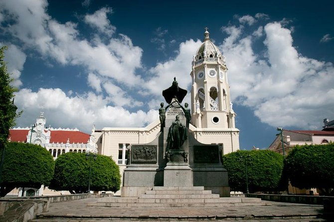 the-city-safari-a-classic-car-tour-of-panama-city