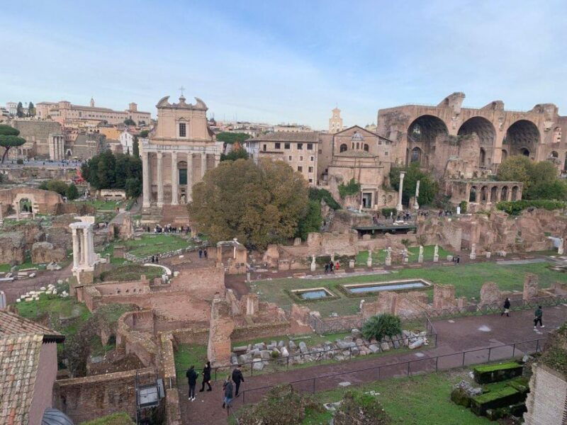 the-colosseum-roman-forum-with-an-archaeologist