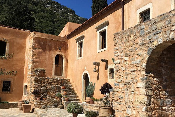 the-cretan-way-of-life-at-the-mountains-of-rethymno-mylopotamos-2