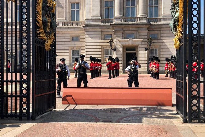 the-crown-british-royalty-walking-tour