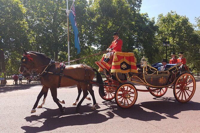 the-crown-british-royalty-walking-tour