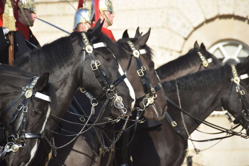 the-crown-walking-tour-of-london