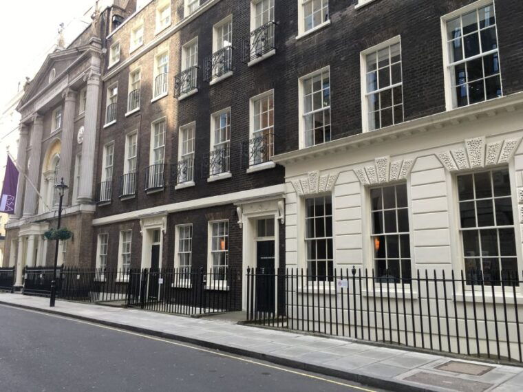 the-crown-walking-tour-of-london