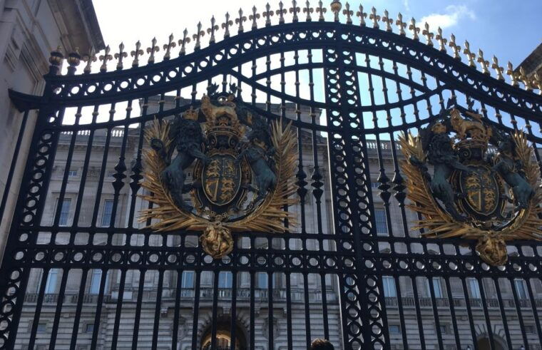 the-crown-walking-tour-of-london