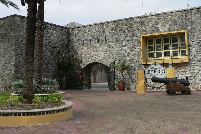 the-curacaos-colorful-history-walking-tour