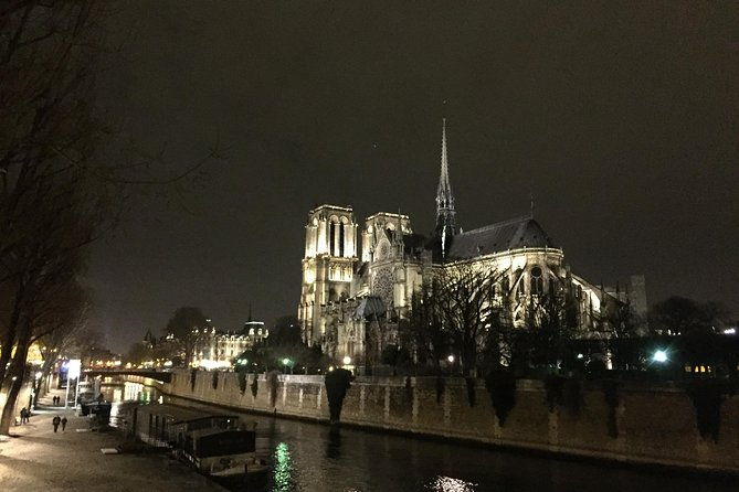 the-dark-side-of-paris-walking-tour
