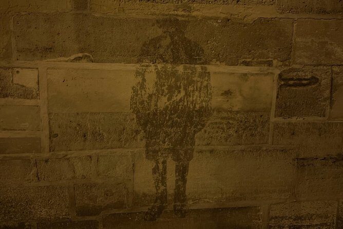 The Darkest Secrets of Paris - Exploring the Dark Side of Paris: A Closer Look