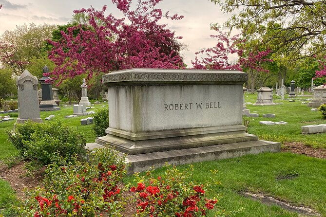 the-deep-pockets-of-graceland-cemetery-walking-tour