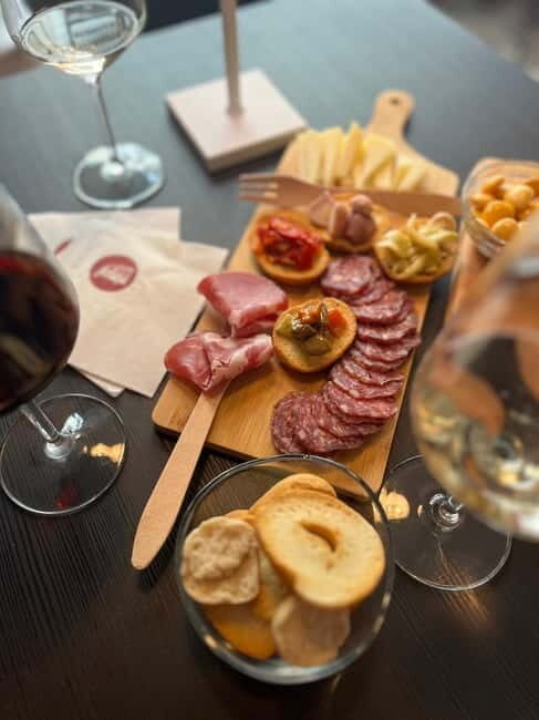 The divine Monday: WalkingWine's Happy Hour - The Wineries Featured