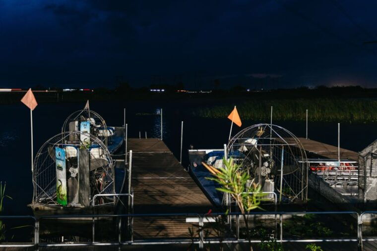 the-everglades-1-hour-airboat-night-tour