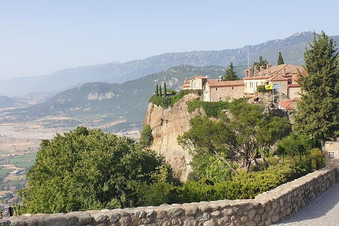 the-extraordinary-suspended-rocks-meteora-in-a-day-tour